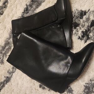 Black Sleeve Booties!